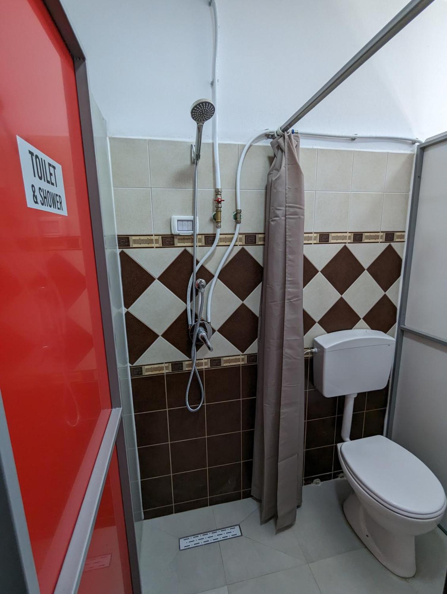 Tias Hostel Shkodër Екстериор снимка