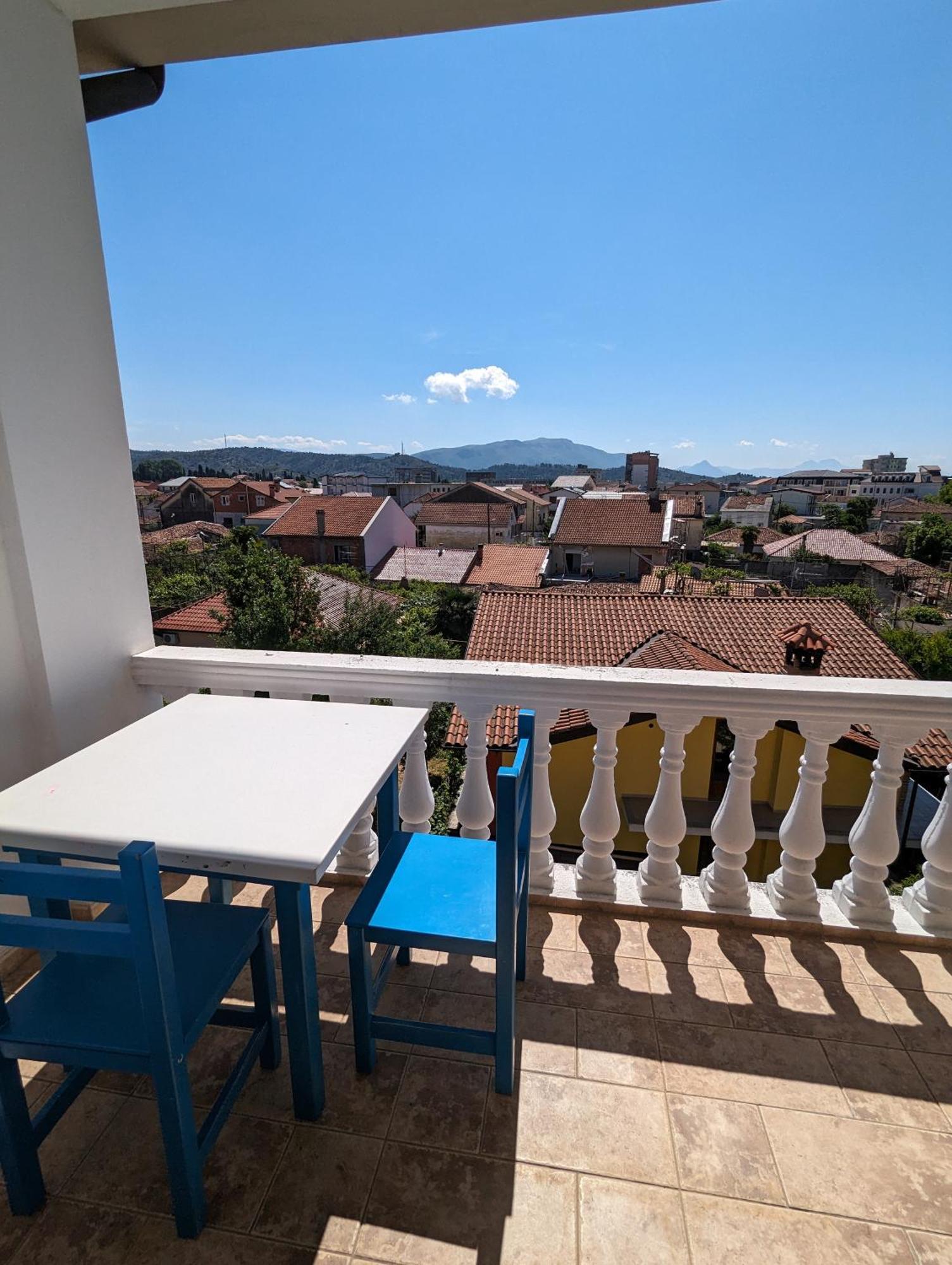 Tias Hostel Shkodër Екстериор снимка