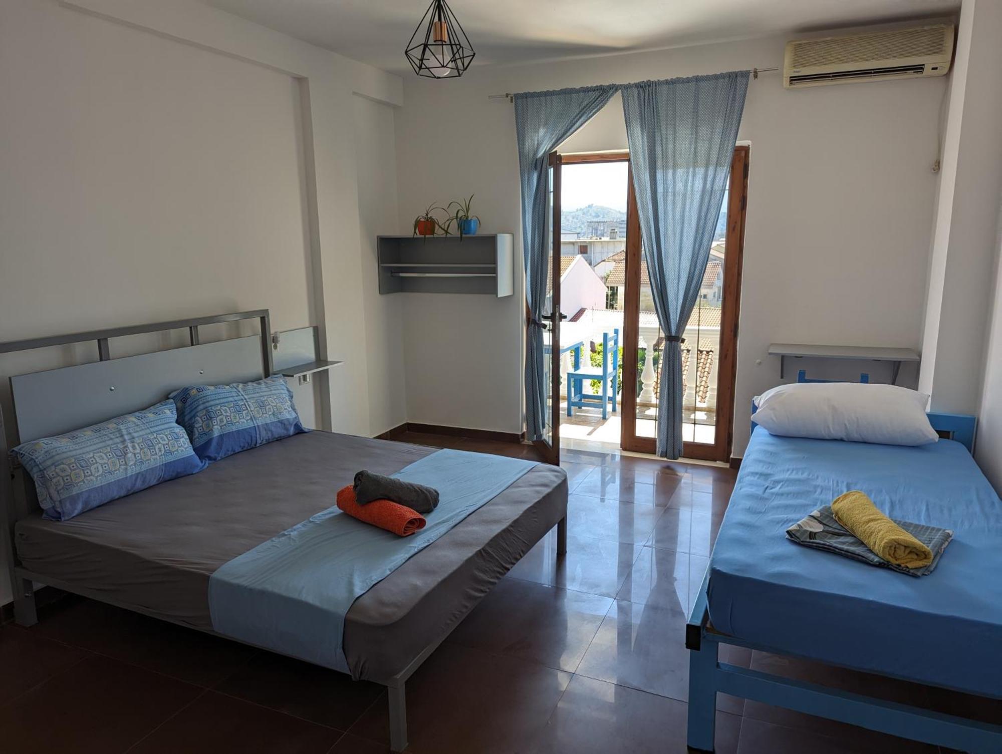 Tias Hostel Shkodër Екстериор снимка