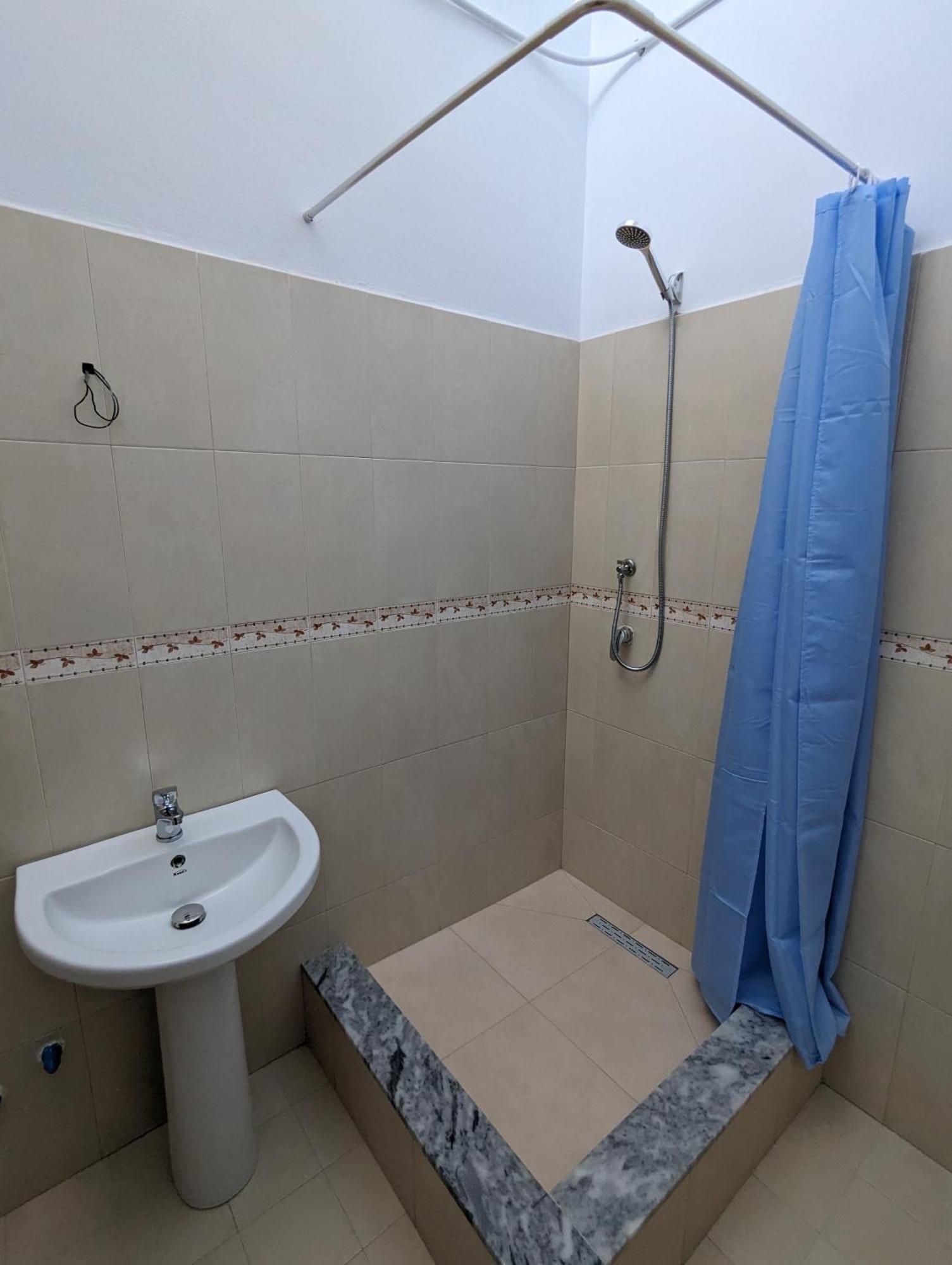 Tias Hostel Shkodër Екстериор снимка