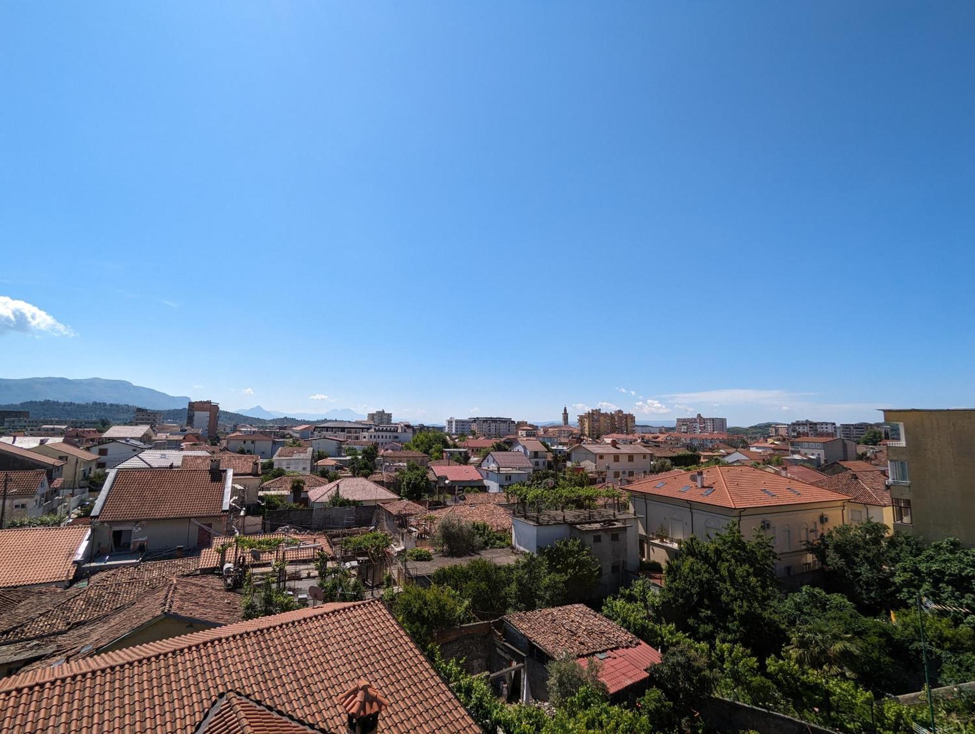 Tias Hostel Shkodër Екстериор снимка