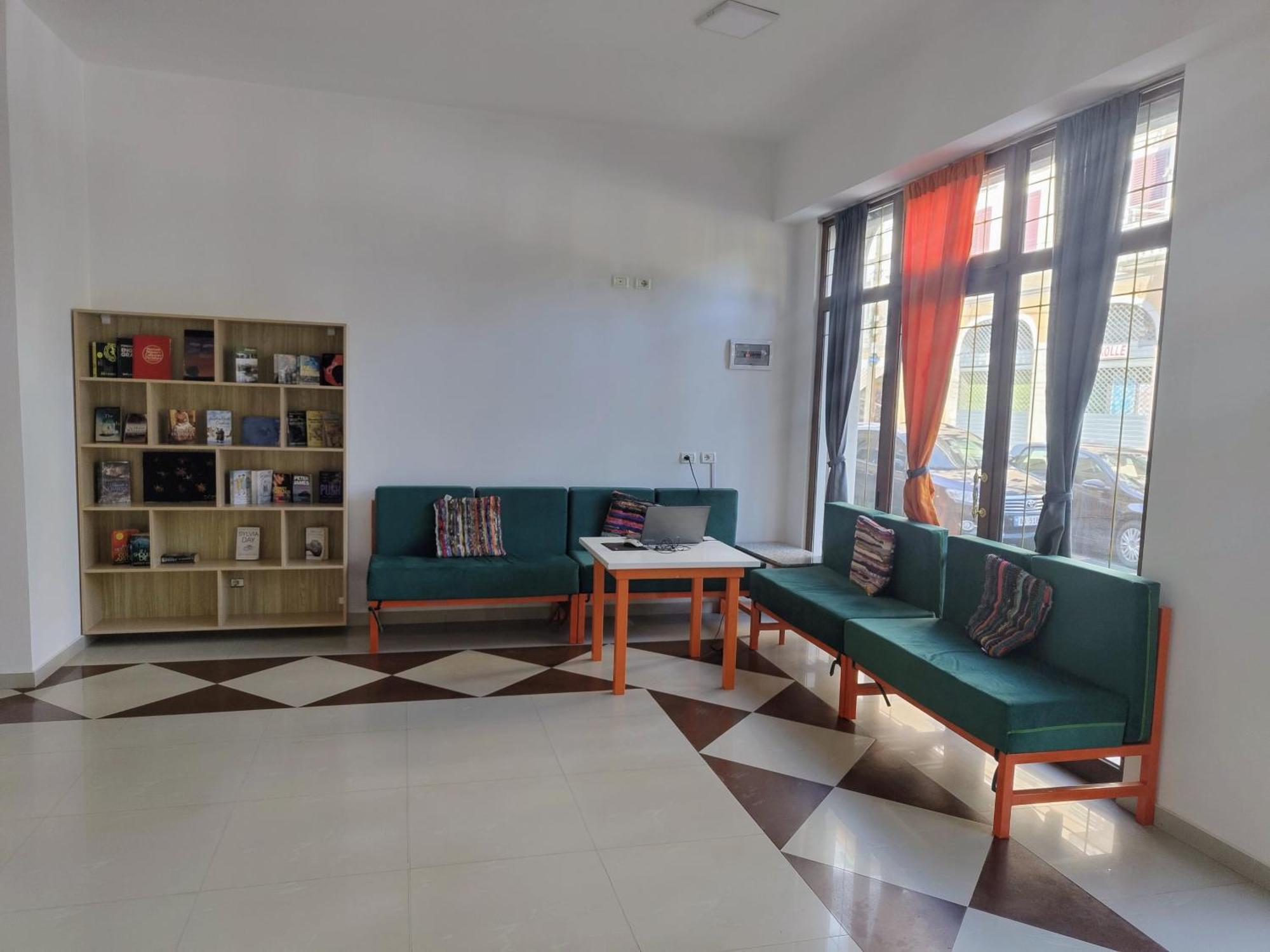 Tias Hostel Shkodër Екстериор снимка