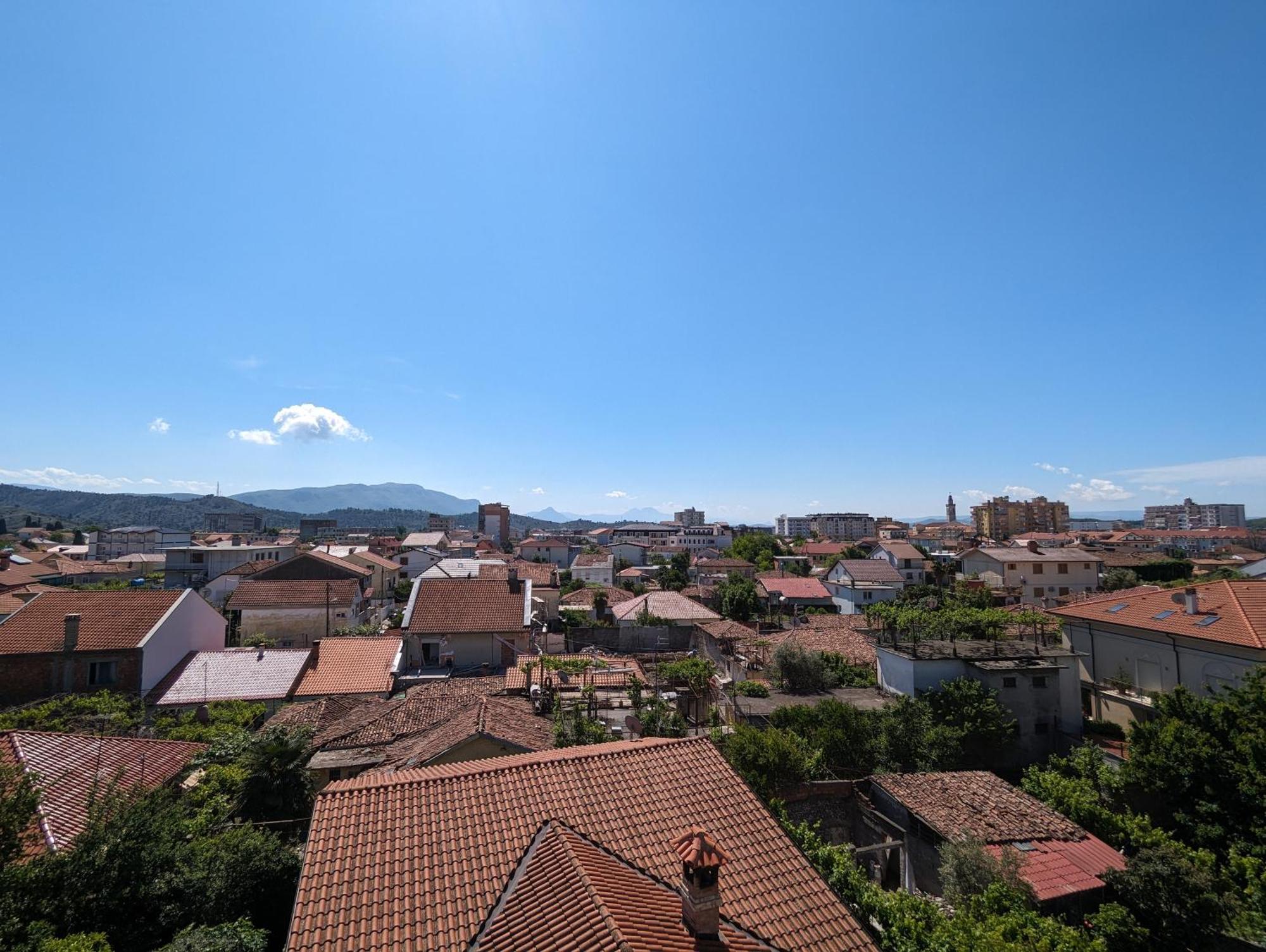 Tias Hostel Shkodër Екстериор снимка
