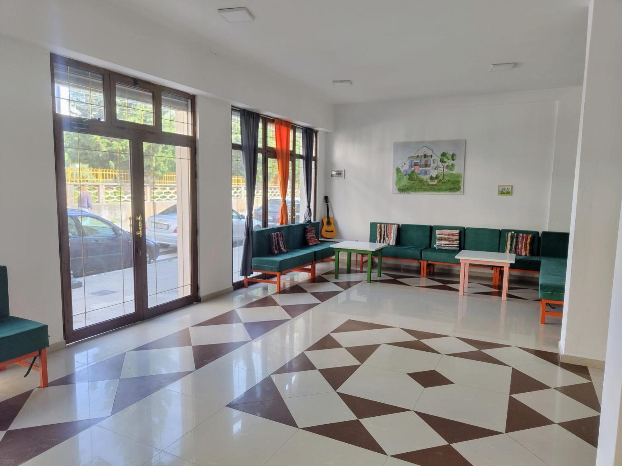 Tias Hostel Shkodër Екстериор снимка