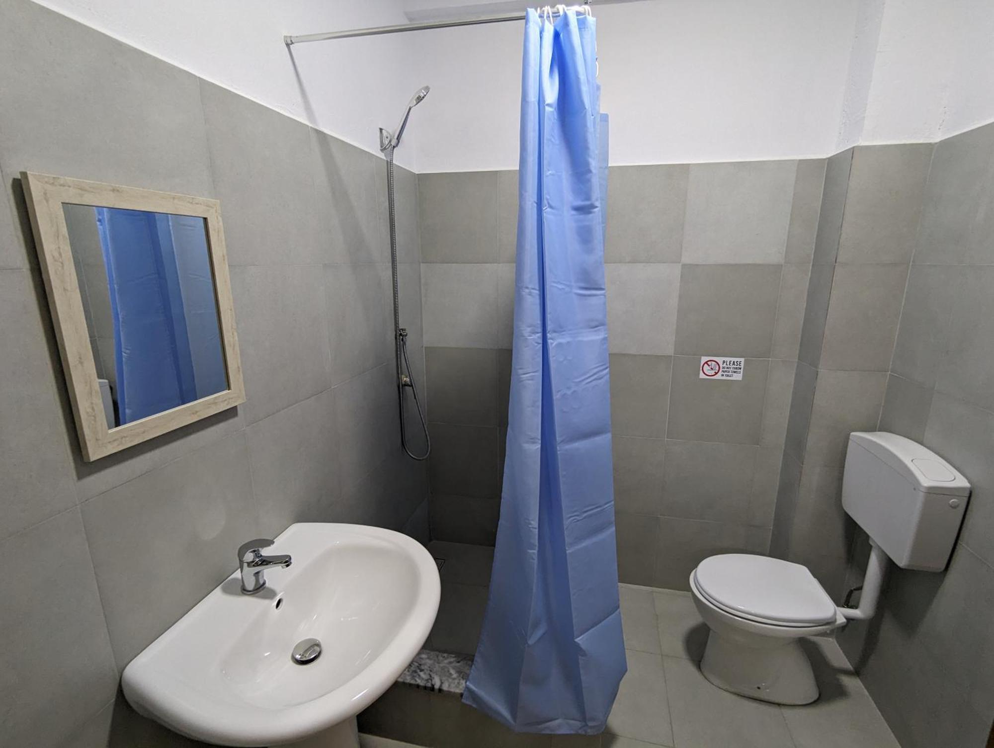 Tias Hostel Shkodër Екстериор снимка