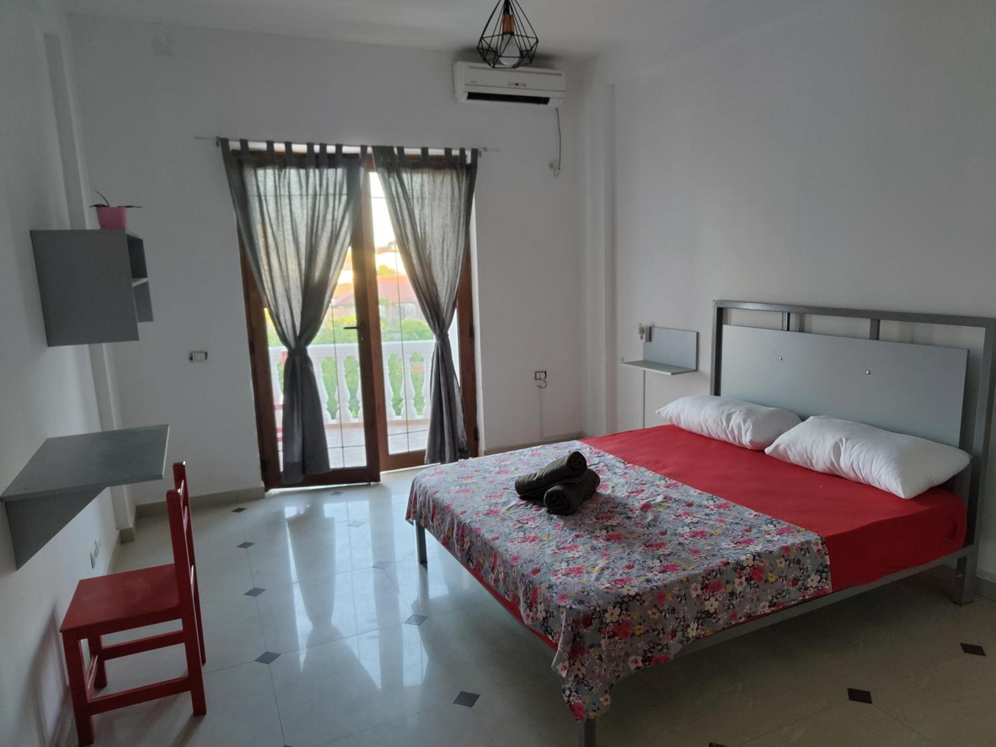 Tias Hostel Shkodër Екстериор снимка