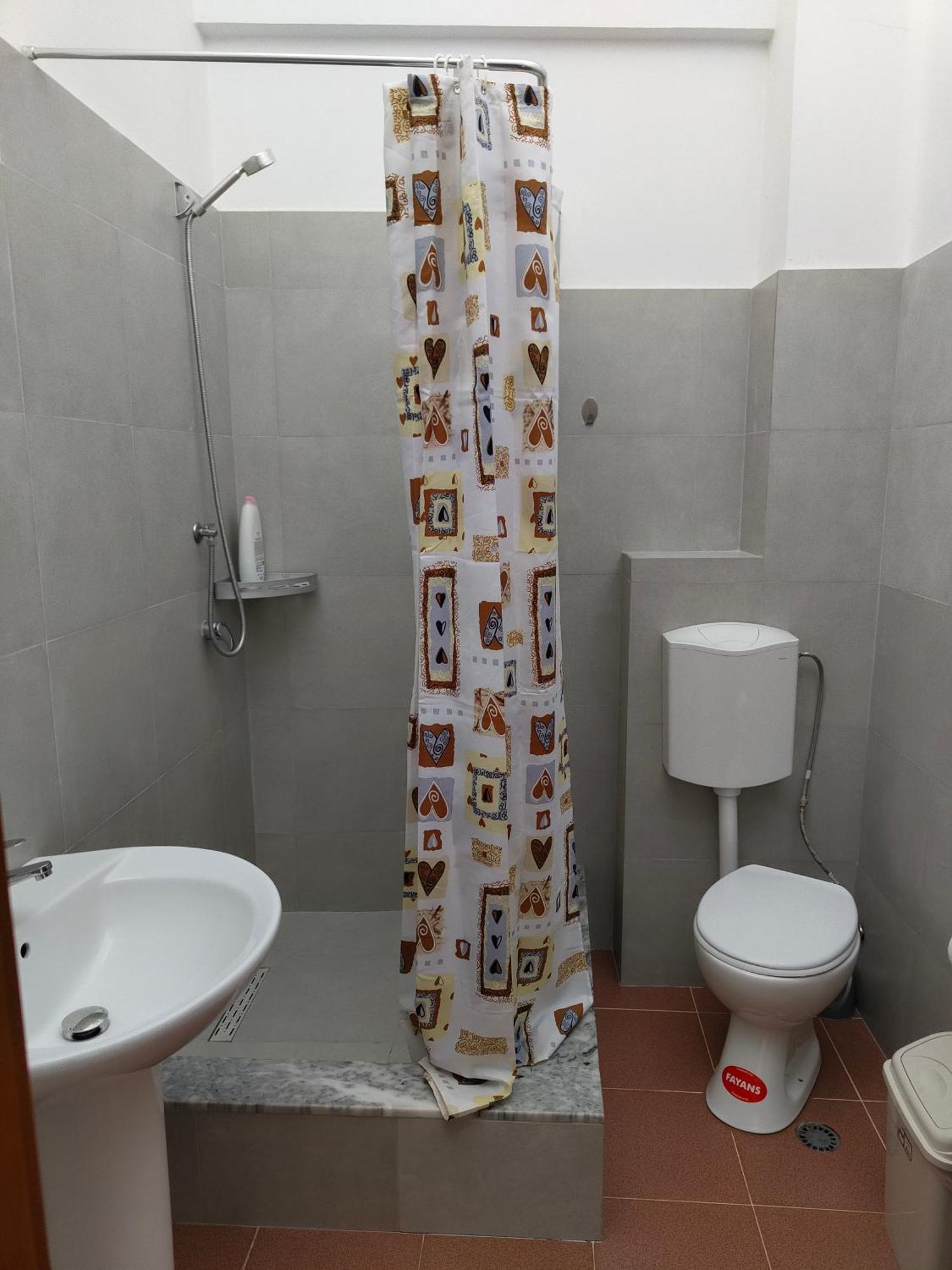 Tias Hostel Shkodër Екстериор снимка